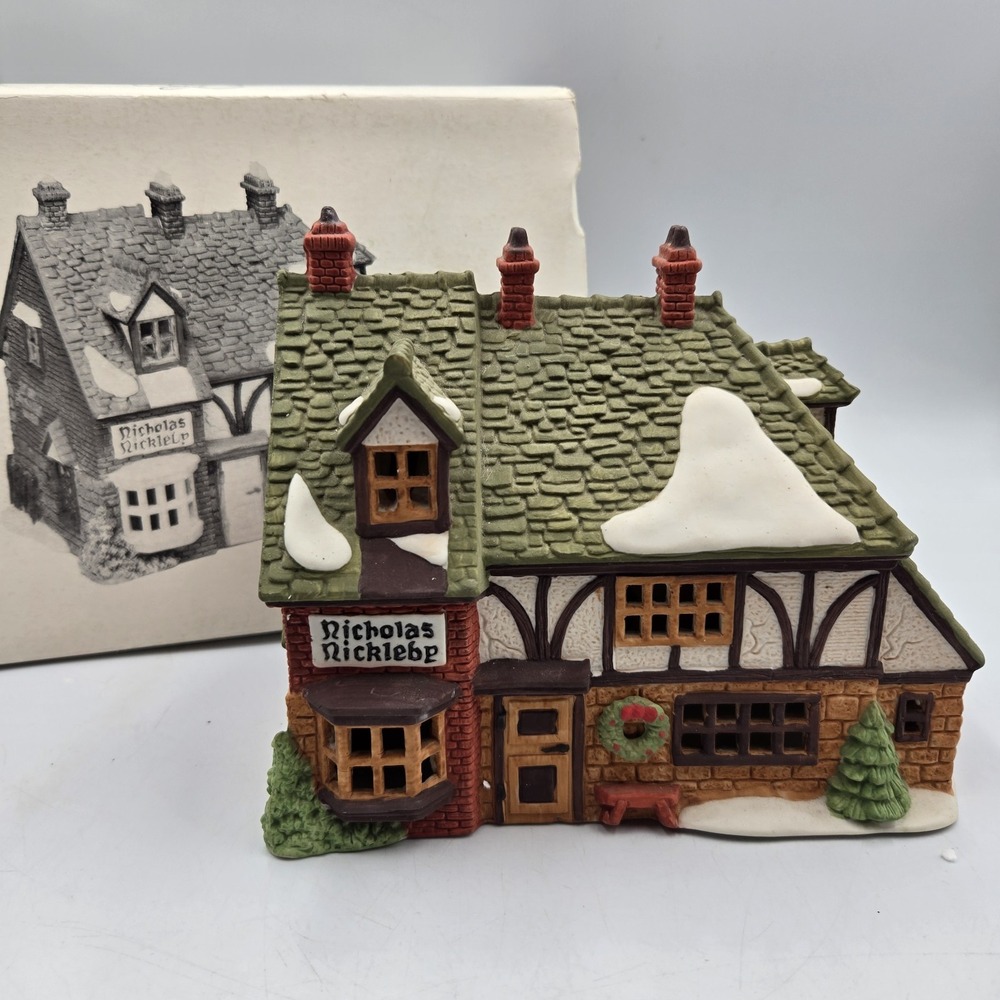 Department 56 Nicholas Nickleby Cottage Dickens' Village 5925-0 Christmas Mint